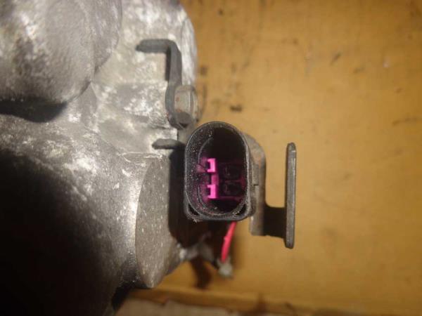 COMPRESSEUR DE CLIMATISATION VAG - Vue 3